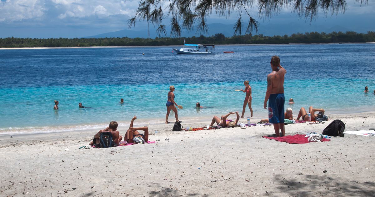 Does a Base Tan Protect You From Sunburn? The Evidence